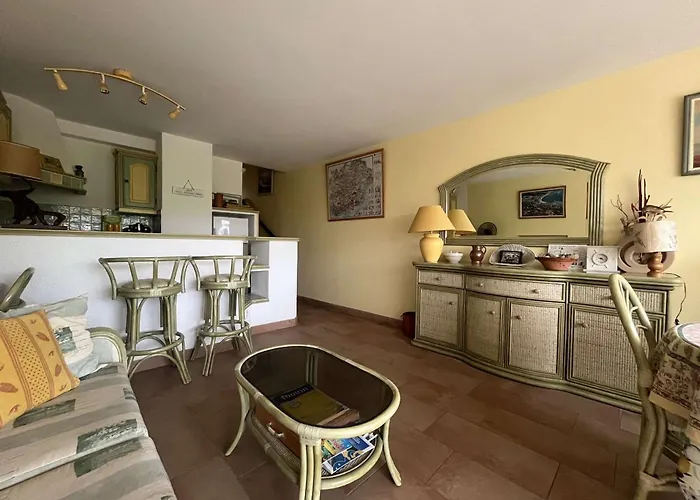 2 Pieces Climatise Avec Balcon Et Vue - Fr-1-308-13 شقة *